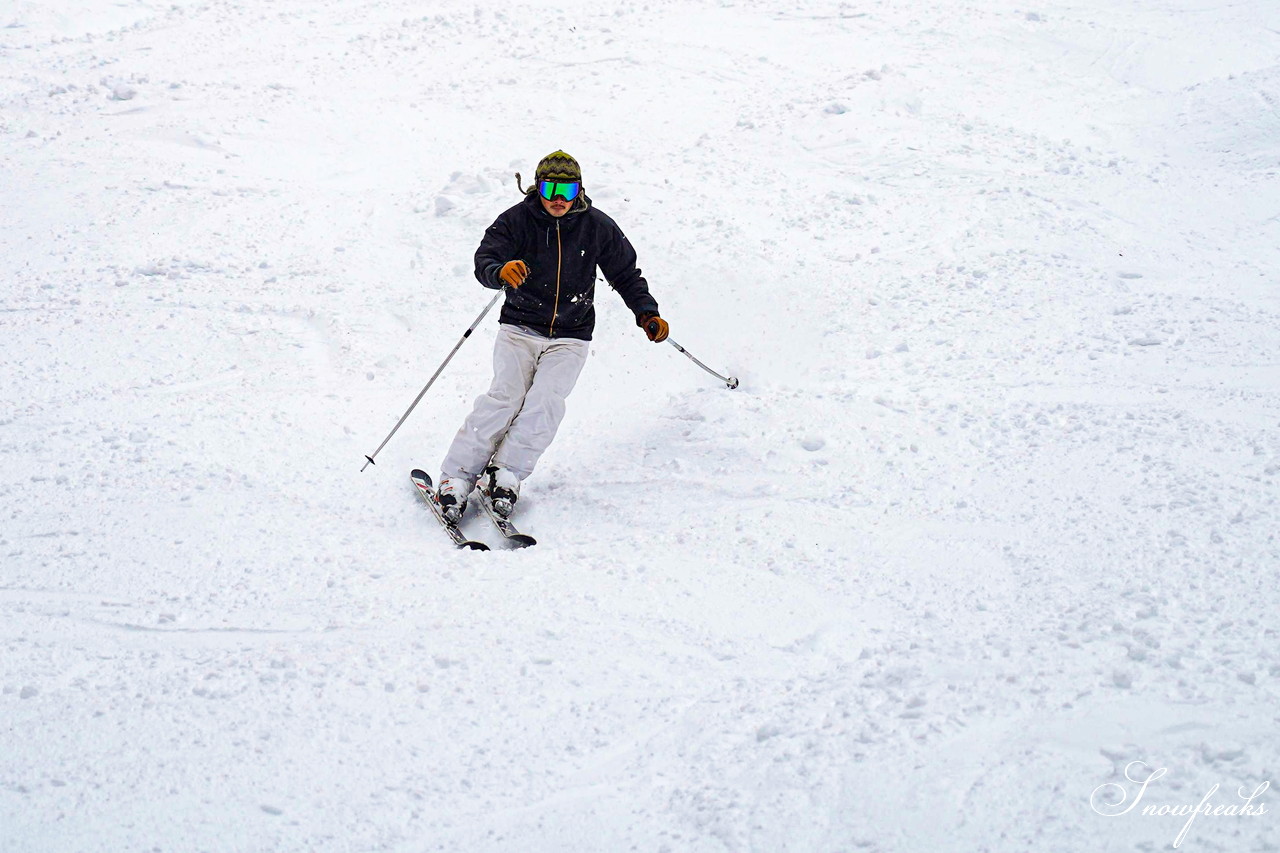 札幌国際スキー場 積雪たっぷり 300cm。コンディション良好なゲレンデでモーグル女子 ・畑田繭さんとコブコブセッション！